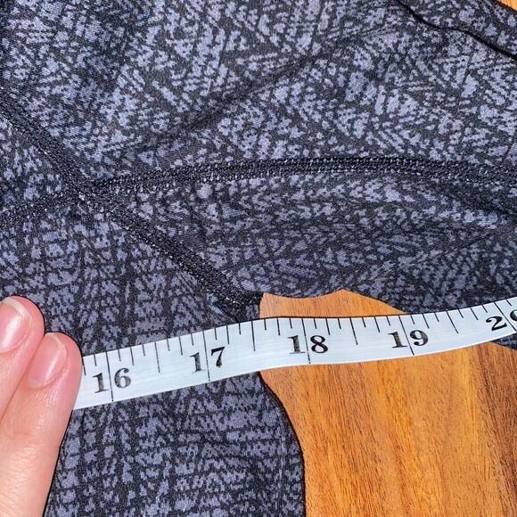 Prana Gray and Black Patterned Long Sleeve Active Top Womens Size Small - Picture 4 of 7